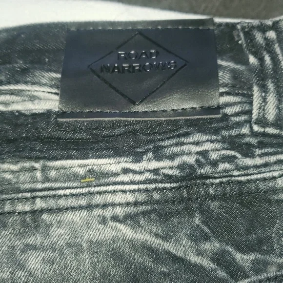 Road Narrows Acid Wash Sz. 36 Shorts - Picture 5 of 9
